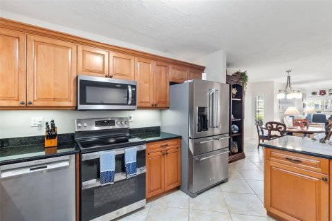 Condo in Fort Myers, Florida, 2 bedrooms  № 1105019 - photo 6