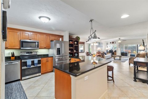 Condo in Fort Myers, Florida, 2 bedrooms  № 1105019 - photo 3