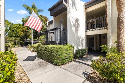 Condo in Fort Myers, Florida, 2 bedrooms  № 1105019 - photo 1
