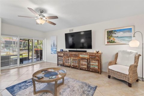 Condo in Fort Myers, Florida, 2 bedrooms  № 1105019 - photo 16