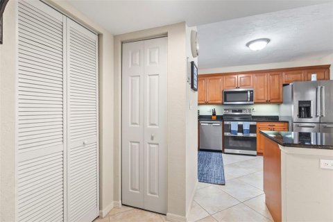 Condo in Fort Myers, Florida, 2 bedrooms  № 1105019 - photo 4