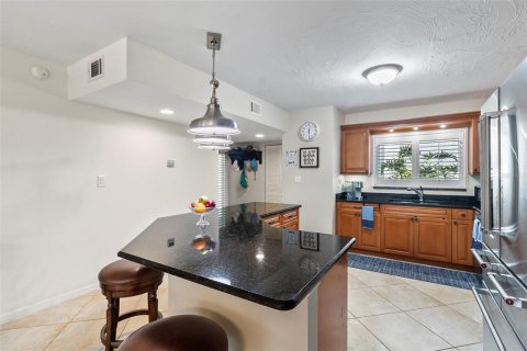 Condo in Fort Myers, Florida, 2 bedrooms  № 1105019 - photo 7