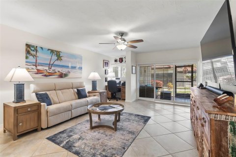 Condo in Fort Myers, Florida, 2 bedrooms  № 1105019 - photo 15