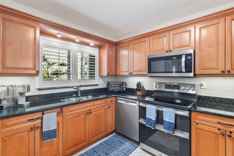 Condo in Fort Myers, Florida, 2 bedrooms  № 1105019 - photo 5