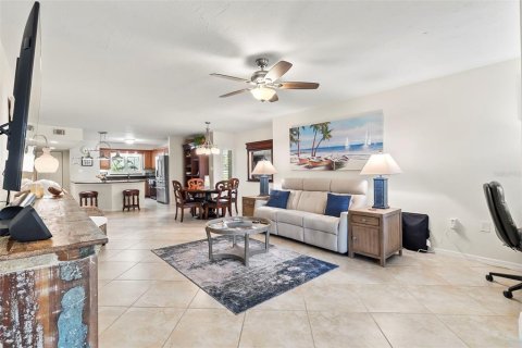 Condo in Fort Myers, Florida, 2 bedrooms  № 1105019 - photo 17