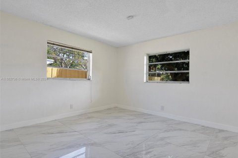 Villa ou maison à vendre à Hallandale Beach, Floride: 3 chambres, 139.54 m2 № 1098202 - photo 28