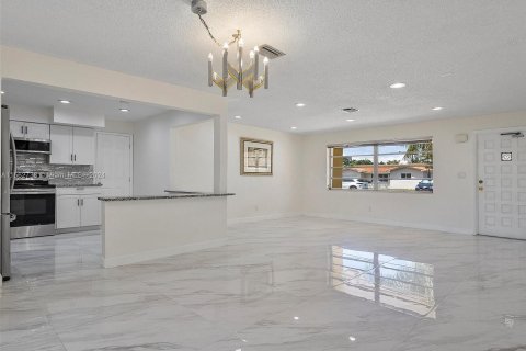 Villa ou maison à vendre à Hallandale Beach, Floride: 3 chambres, 139.54 m2 № 1098202 - photo 11