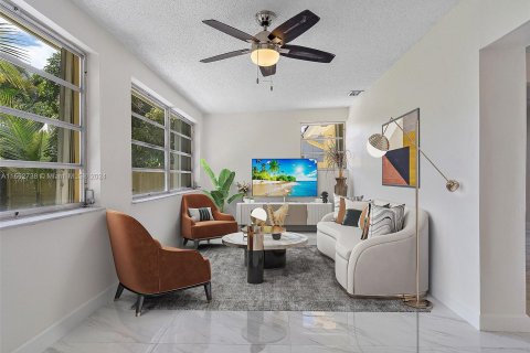 Villa ou maison à vendre à Hallandale Beach, Floride: 3 chambres, 139.54 m2 № 1098202 - photo 13