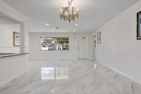 Villa ou maison à vendre à Hallandale Beach, Floride: 3 chambres, 139.54 m2 № 1098202 - photo 12