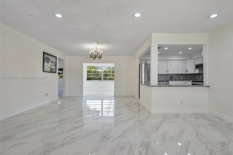 Villa ou maison à vendre à Hallandale Beach, Floride: 3 chambres, 139.54 m2 № 1098202 - photo 7