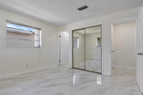 Villa ou maison à vendre à Hallandale Beach, Floride: 3 chambres, 139.54 m2 № 1098202 - photo 25