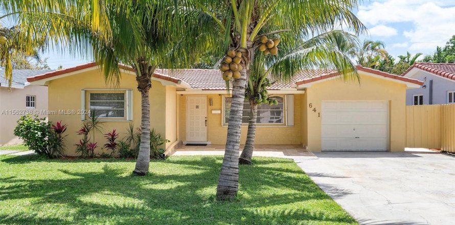 Villa ou maison à Hallandale Beach, Floride 3 chambres, 139.54 m2 № 1098202