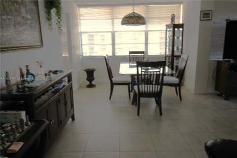 Condominio en venta en Pembroke Pines, Florida, 2 dormitorios, 104.05 m2 № 1098203 - foto 2
