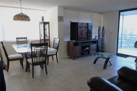 Condominio en venta en Pembroke Pines, Florida, 2 dormitorios, 104.05 m2 № 1098203 - foto 3