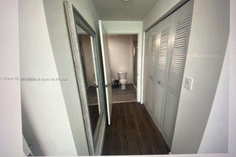 Immobilier commercial à vendre à Miami, Floride: 348.01 m2 № 778840 - photo 5