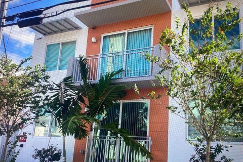 Immobilier commercial à vendre à Miami, Floride: 348.01 m2 № 778840 - photo 1