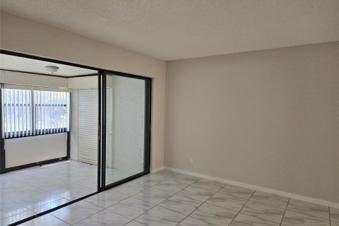 House in Deerfield Beach, Florida 2 bedrooms, 131.46 sq.m. № 1155575 - photo 26