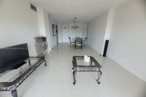 Condominio en alquiler en Hallandale Beach, Florida, 1 dormitorio, 80.82 m2 № 1364941 - foto 4