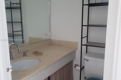 Condominio en alquiler en Hallandale Beach, Florida, 1 dormitorio, 80.82 m2 № 1364941 - foto 15