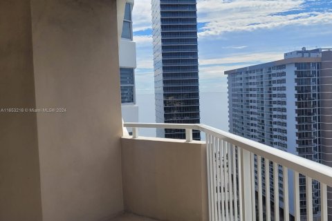 Condominio en alquiler en Hallandale Beach, Florida, 1 dormitorio, 80.82 m2 № 1364941 - foto 26