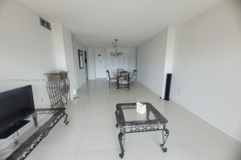 Condominio en alquiler en Hallandale Beach, Florida, 1 dormitorio, 80.82 m2 № 1364941 - foto 16