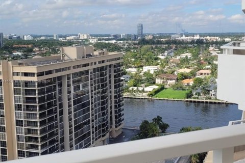 Copropriété à louer à Hallandale Beach, Floride: 1 chambre, 80.82 m2 № 1364941 - photo 1