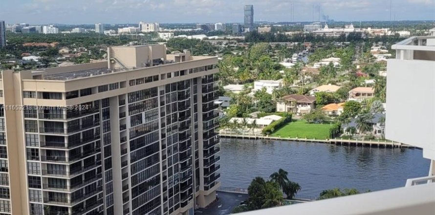 Condo in Hallandale Beach, Florida, 1 bedroom  № 1364941