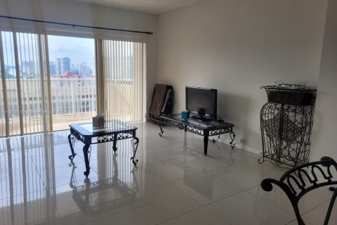 Condo in Hallandale Beach, Florida, 1 bedroom  № 1364941 - photo 9