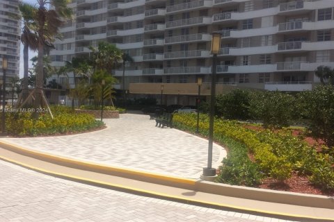 Condominio en alquiler en Hallandale Beach, Florida, 1 dormitorio, 80.82 m2 № 1364941 - foto 12