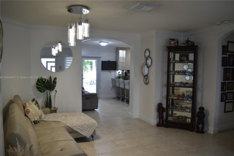 House in Homestead, Florida 4 bedrooms, 144.18 sq.m. № 1364129 - photo 10