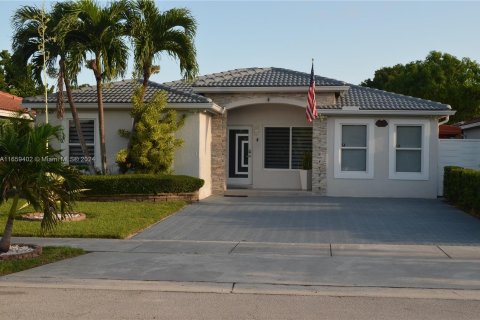 House in Homestead, Florida 4 bedrooms, 144.18 sq.m. № 1364129 - photo 1