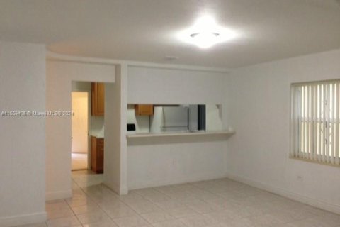 Casa en venta en Miami, Florida, 5 dormitorios, 146.04 m2 № 1364130 - foto 3