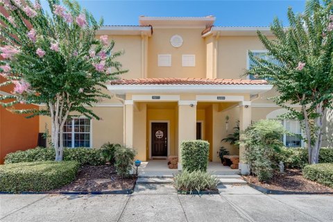 Adosado en venta en Kissimmee, Florida, 4 dormitorios, 175.03 m2 № 1250114 - foto 1