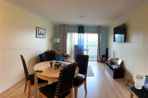 Condo in Plantation, Florida, 1 bedroom  № 1330168 - photo 2