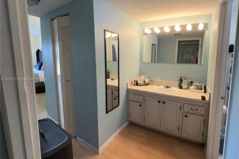 Condo in Plantation, Florida, 1 bedroom  № 1330168 - photo 6