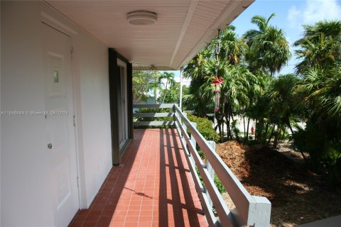 House in Marathon, Florida 2 bedrooms, 147.16 sq.m. № 1330212 - photo 12