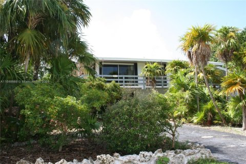 House in Marathon, Florida 2 bedrooms, 147.16 sq.m. № 1330212 - photo 2