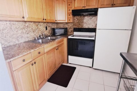 Condo in West Palm Beach, Florida, 1 bedroom  № 805332 - photo 29