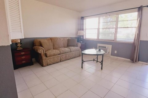 Condo in West Palm Beach, Florida, 1 bedroom  № 805332 - photo 26