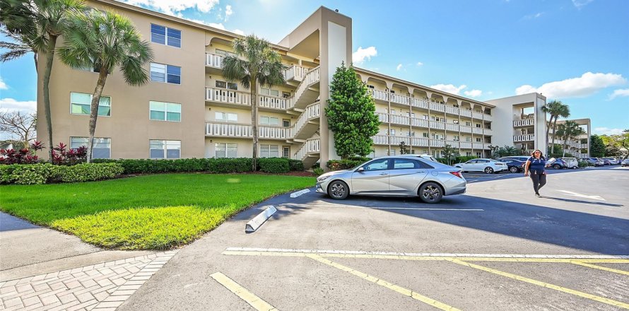 Condo in Coconut Creek, Florida, 2 bedrooms  № 1104736