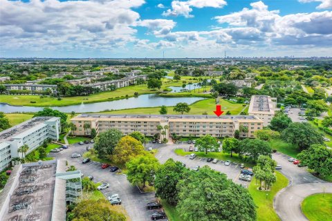 Condo in Coconut Creek, Florida, 2 bedrooms  № 1104736 - photo 11