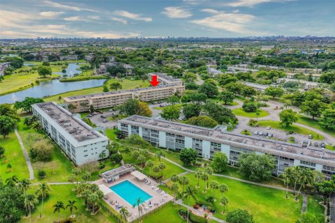 Condominio en venta en Coconut Creek, Florida, 2 dormitorios, 108.23 m2 № 1104736 - foto 7