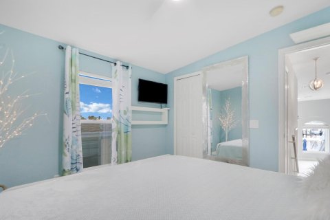 Casa en venta en Jensen Beach, Florida, 2 dormitorios, 99.59 m2 № 1104735 - foto 11