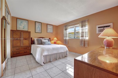 Condominio en venta en North Miami Beach, Florida, 1 dormitorio, 63.92 m2 № 1377359 - foto 9