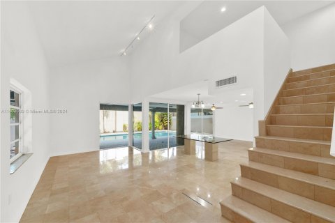 Villa ou maison à vendre à Miami, Floride: 4 chambres, 273.6 m2 № 1377357 - photo 9