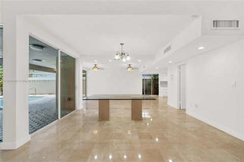 Villa ou maison à vendre à Miami, Floride: 4 chambres, 273.6 m2 № 1377357 - photo 8