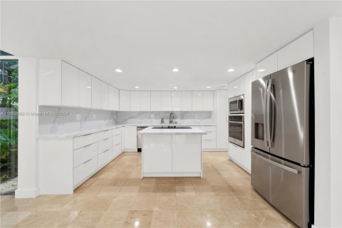 Casa en venta en Miami, Florida, 4 dormitorios, 273.6 m2 № 1377357 - foto 2