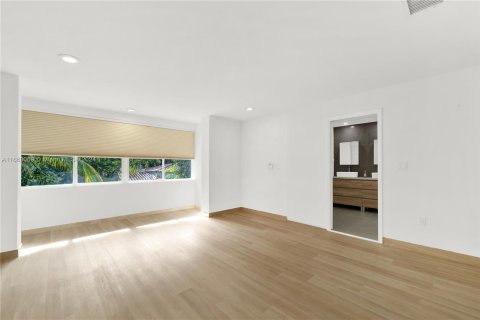 Casa en venta en Miami, Florida, 4 dormitorios, 273.6 m2 № 1377357 - foto 12