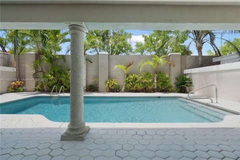 Villa ou maison à vendre à Miami, Floride: 4 chambres, 273.6 m2 № 1377357 - photo 19