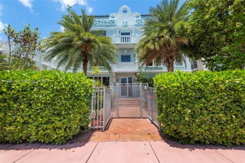 Copropriété à vendre à Miami Beach, Floride: 2 chambres, 88.44 m2 № 1377406 - photo 1